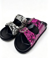 Sandales plates pour femmes à double boucle, motif peau de serpent python, chaussures de plage d'été, vente en gros, usine OEM ODM D1