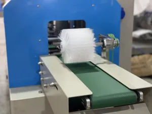 Automatische High Speed Flow Verpakkingsmachine Voor Hard Candy Donut Biscuit Voedingsgraan Nougat Chocolade Energie Eiwitreep