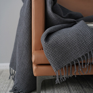 Plaid en tricot gaufré gris avec pompons, couverture décorative douce et confortable pour canapé et <span class=keywords><strong>lit</strong></span> - Product Image 2
