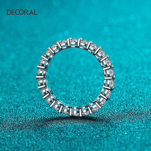 Anillo de Compromiso de Plata de Ley S925 con Moissanita Vvs1 de 2.2 Quilates, Joyería Fina Personalizada para Boda - Product Image 3