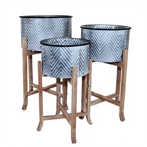 Maceta galvanizada S/3 hecha a mano de diseño americano con soporte de madera, fabricante al por mayor, maceta para decoración de jardín de nuevo diseño - Product Image 1
