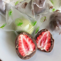 Boules de chocolat croustillantes aux fraises lyophilisées enrobées de chocolat, sachet de 60g