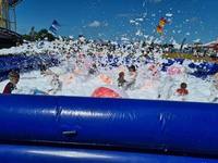Piscine gonflable géante en mousse personnalisée pour la location événementielle et les activités familiales