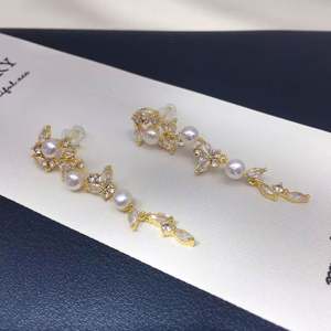 Luxury Women's Classic Silver Color <b>Crystal</b> Plant Asscher Cut Leaf Stud Earrings Rhinestone Statement <b>Jewelry</b> Fashionable Shiny - Product Image 5