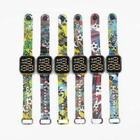 Montre numérique LED lumineuse tendance, nouvelle montre en plastique sur le thème du football, montre créative pour étudiants, minimaliste, multicolore, sportive
