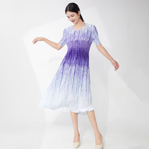 Lotti all'ingrosso <span class=keywords><strong>di</strong></span> articoli sfusi: Abito elegante da donna con smock, vestito plissettato Miyake estivo con effetto sfumato a goccia d'acqua - Product Image 2