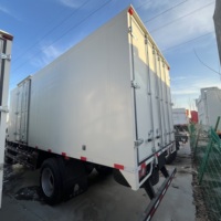 Nouveau camion fourgon Sinotruk Howo 4x2 5-10 tonnes avec moteur diesel, hayon hydraulique et caisse conteneur