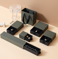 Boîte en papier rigide écologique personnalisée avec impression de logo par revêtement UV, laminage mat et gaufrage pour l'emballage de bijoux parfumés et de chaussettes
