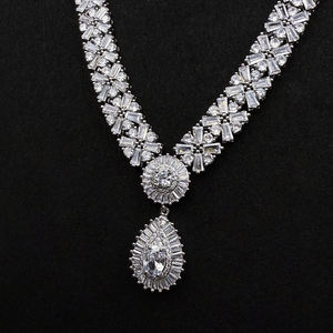 Ensemble de bijoux exclusif de luxe de Dubaï, couleur blanche, zircone cubique, collier, boucles d'oreilles, bracelet, bijoux de fête pour femmes - Product Image 4