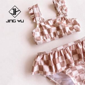 ชุดว่ายน้ำคุณภาพสูง ลายพิมพ์ชายหาด แต่งระบาย สองด้าน รับผลิตตามแบบ OEM ชุดบิกินี่ไนลอนสำหรับเด็กผู้หญิง - Product Image 3