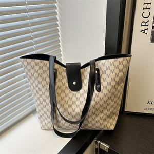 <b>Large</b> Capacity Women's <b>Bag</b> Spring 2025 Designer Tote <b>Bag</b> The Best-selling Women's <b>Shoulder</b> <b>Bag</b> - Product Image 2