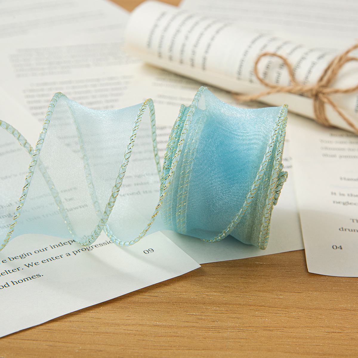 Fil de queue de poisson bleu ciel bordé d'or de 4 cm, 10 yards (emballé dans un sachet)