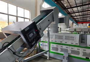 Granulateur de films PET, CPP, PO, PP, EVA, BOPA, POF, LLDPE, TPU, PFA, PVA et tissus non tissés, populaire dans le recyclage du caoutchouc et des plastiques - Product Image 3