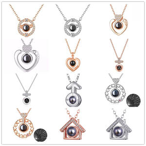 Regalo romantico <span class=keywords><strong>per</strong></span> <span class=keywords><strong>lei</strong></span> <span class=keywords><strong>ti</strong></span> <span class=keywords><strong>amo</strong></span> in 100 lingue collana casa cuore amore ciondolo luce di proiezione collane - Product Image 2