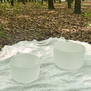 Bols chantants en cristal opaque de haute qualité 432 Hz pour favoriser le sommeil - Product Image 2