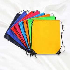 Sacs à cordon personnalisés en polyester imprimé avec logo, sacs de sport promotionnels en non-tissé, sacs à dos de sport à cordon, prix abordable - Product Image 3