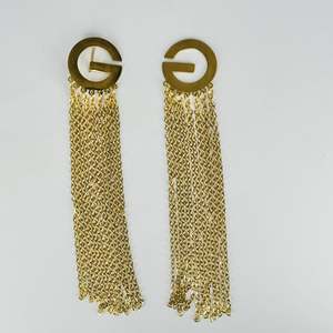 Pendientes de moda con baño de oro PVD, acero inoxidable 316L, diseño de borla con cadena larga para mujer. - Product Image 1