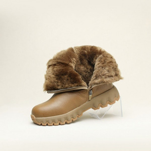 Botas de nieve para mujer, botas de invierno con tacón bajo antideslizantes, forradas de lana, con retazos de cuero - Product Image 2