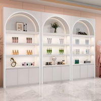M2 Display Modern White Kosmetik Vitrine LED Parfüm Display Beauty Salon Showcase Shop Design Spa Showcase Stand