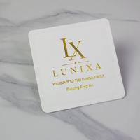 Carte de marque personnalisée en papier coton 300 g/m² avec logo en feuille d'or brillante à bords gaufrés et autocollant pour emballage de boîte