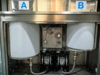 Machine à coller les semelles en cuir, contrôlée par PLC, modèle FS-096, pour la pose manuelle des semelles intérieures et des bordures latérales, avec alimentation à froid et brosse de collage.