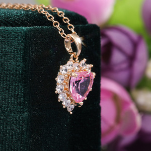 Collier pendentif cœur rose mignon pour femme, collier minimaliste avec pierre scintillante, bijoux tendance, à porter au quotidien, cadeau - Product Image 4