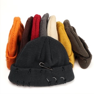 Bonnet tricoté pour femme, couleur unie, style streetwear, chaud, avec anneaux métalliques, casquette hip-hop, automne-hiver - Product Image 1
