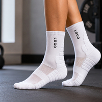 Chaussettes de sport en coton à marque privée, douces, absorbant les chocs, mi-mollet, avec logo personnalisé imprimé, pour entraînement de basketball et sports de plein air