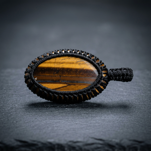 Colgante de cabujón ovalado de ojo de tigre natural con cordón de macramé, hecho a mano, estilo bohemio, joyería de cristal curativo, venta al por mayor - Product Image 3
