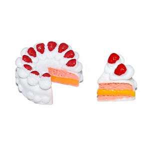 Adornos de resina planos con forma de dulces de pastel de fresa para manualidades DIY, scrapbooking y juguetes para juegos de cocina y fiestas - Product Image 1