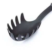 Louche à spaghetti ergonomique en nylon noir à long manche Tomatto ME207, écologique, lavable au lave-vaisselle, lavage à la main uniquement, ustensile italien