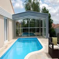 Moderne Aluminium-Poolüberdachung mit Polycarbonat-Dachplatten und Schiebe-Öffnungsdesign für Außenbereiche von Wohnvillen