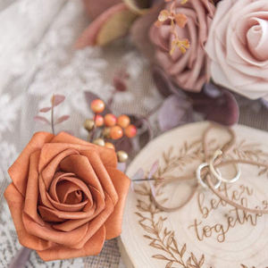 Flores Artificiales, Juego <span class=keywords><strong>de</strong></span> Cajas <span class=keywords><strong>de</strong></span> Flores Color Naranja Quemado, 25 Piezas <span class=keywords><strong>de</strong></span> Rosas Realistas con Tallo para Centros <span class=keywords><strong>de</strong></span> Mesa <span class=keywords><strong>de</strong></span> Boda <span class=keywords><strong>y</strong></span> Decoraciones <span class=keywords><strong>de</strong></span> Mesa - Product Image 2