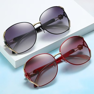 Nouvelles lunettes de soleil polarisées style coréen 2026, lunettes de soleil crapaud européennes et américaines, lunettes de soleil tendance, vente en gros, commerce extérieur - Product Image 2