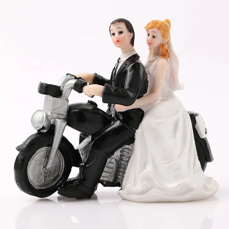 クリエイティブなヨーロッパの装飾樹脂工芸品人形花嫁と花婿の置物ウェディングケーキトッパー