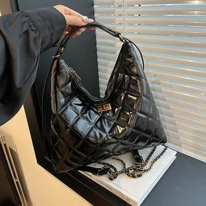 Sacs à dos à double usage avec chaîne en treillis de diamant de style luxueux et léger Sac à bandoulière pour femme tendance de haute qualité pour filles et femmes - Product Image 1