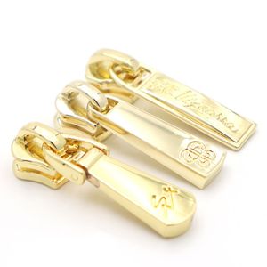 Tirette de <span class=keywords><strong>fermeture</strong></span> <span class=keywords><strong>éclair</strong></span> en métal gravée avec logo |   Étiquette de <span class=keywords><strong>fermeture</strong></span> <span class=keywords><strong>éclair</strong></span> gravée pour sac en cuir - Product Image 4