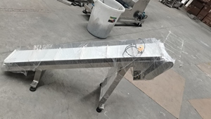 Aangepaste automatische PVC hellende mobiele hef- en klimtransportband voor afgewerkte producten voor de voedselverwerkingslijn - Product Image 2