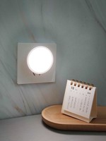 Lampe de chevet LED moderne à détection automatique, lumière blanche chaude, à brancher pour chambre à coucher