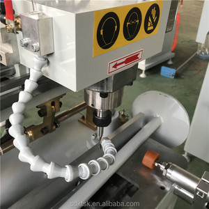 Machine <span class=keywords><strong>de</strong></span> fabrication <span class=keywords><strong>de</strong></span> fenêtres et <span class=keywords><strong>de</strong></span> portes en aluminium, routeur <span class=keywords><strong>de</strong></span> copie <span class=keywords><strong>PVC</strong></span>/UPVC contrôlé par PLC avec moteur - Product Image 4