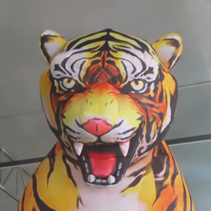 Tigre gonflable personnalisé de 5 m de haut, accrocheur, en nylon, avec souffleur d'air pour une exposition spectaculaire du Nouvel An - Product Image 1