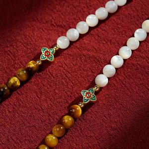 Colgante Thangka de Cobre Hecho a Mano con Diseño de Tara Verde y Montaña Wutai de Manjushri - Product Image 3