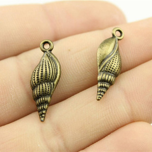 Breloque en forme de coquille de poulpe côtelée 24x8mm en alliage de zinc argent antique, pendentif à 1 boucle pour porte-cartes de mariage sur la plage - Product Image 3