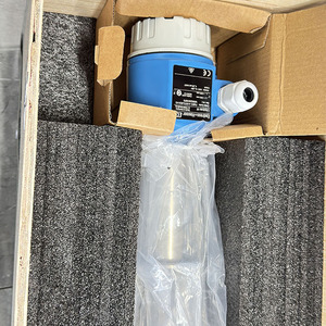 Capteur de niveau Endress+Hauser FMI51 neuf, antidéflagrant, IP68, en aluminium, précision 0,1 %, pour l'industrie pétrochimique et pharmaceutique - Product Image 2