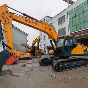 Excavatrice sur chenilles Hyundai 220lc-9s d'occasion, modèle 2023, poids opérationnel de 22 tonnes, système hydraulique moyen, moteur, boîte de vitesses, PLC - Product Image 5