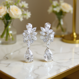 Eleganti Orecchini Pendenti a Fiore Placcati in Oro Bianco con Cristalli e Strass, Gioielli da Sposa in Stile Romantico per Donne, Placcati in Argento - Product Image 2