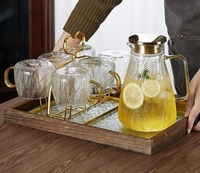 Pichet à eau en verre écologique de 1,5 L au design classique avec couvercle filtrant et poignée pour le camping, jus, citron, thé glacé et eau
