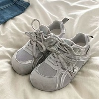 Nouvelles chaussures de sport décontractées pour femmes, à lacets, confortables, légères, chaussures de marche tendance, chaussures de skate, dessus en PU, semelle extérieure en caoutchouc