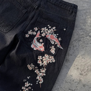 กางเกงยีนส์ปักลายปลาคาร์ฟซากุระสไตล์โอเรียนทัลสตรีทแวร์สำหรับผู้ชาย - Product Image 2