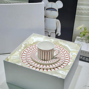 Ensemble de salle à manger de luxe européen rouge, best-seller, tasse et soucoupe en céramique - Product Image 3